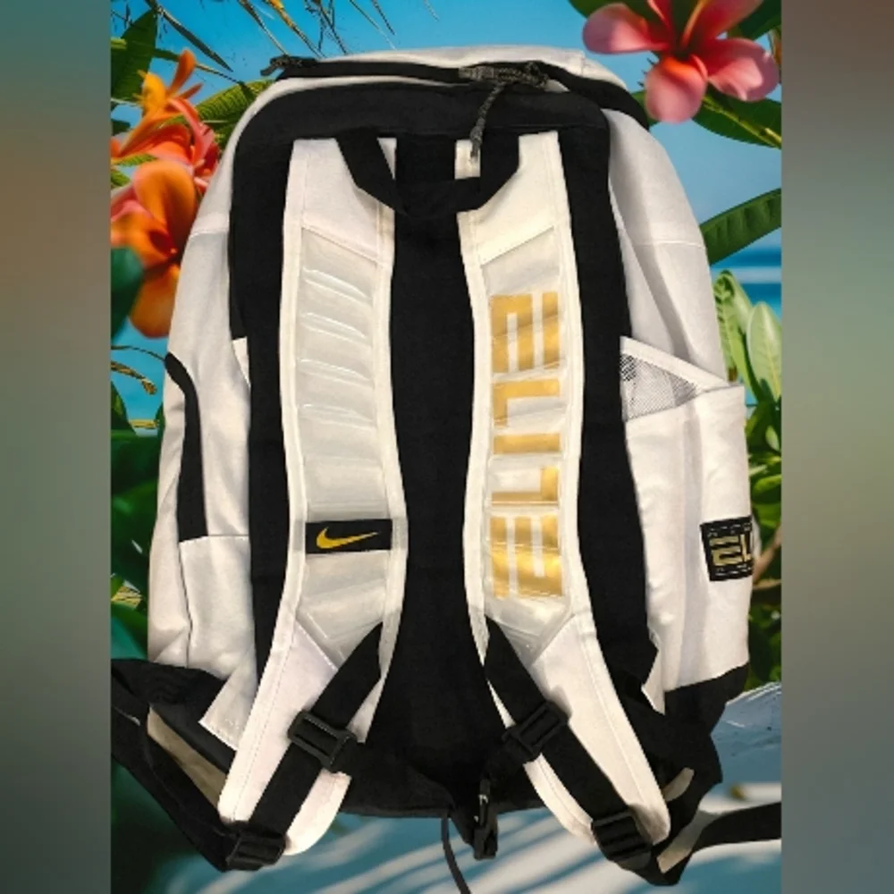 Nike Elite Pro Hoops Backpack: Ultimate Storage for Athletes on the Move - Picture 2 of 2